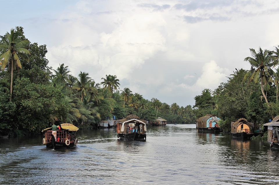 Source by philabraham2000 on Pixabay
https://pixabay.com/photos/houseboats-backwaters-kerala-3794866/