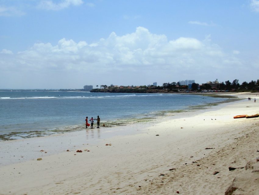 Nackt am strand in Dar es Salaam