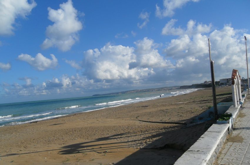 Source by Chaafik - Under Wikimedia Creative Commons License
https://commons.wikimedia.org/wiki/File:Madegh-I_Beach.jpg