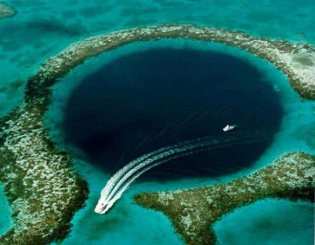 The Belize Barrier Reef
Source by  2il Org on Flickr - Under Creative Commons License 
https://flickr.com/photos/78134895@N03/12676813313/