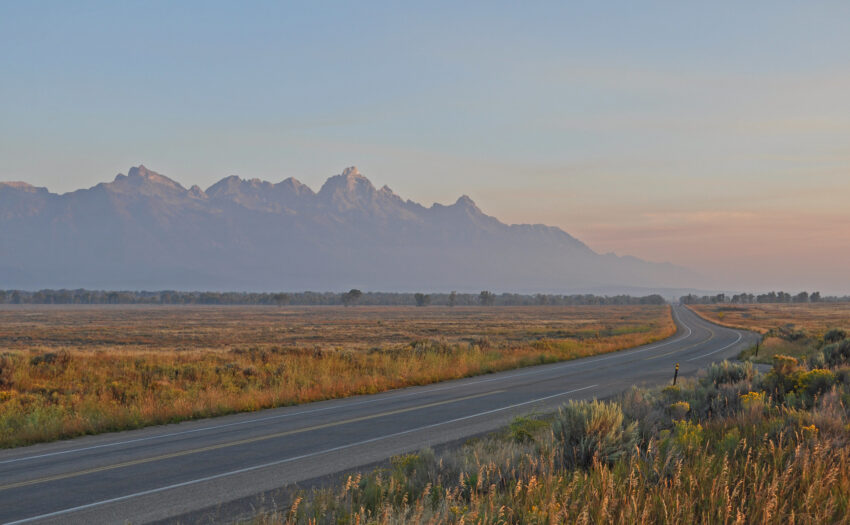 Centennial Scenic Byway Route Towards Mountains
Source by Harshil Shah - Under Flickr Creative Commons License
https://www.flickr.com/photos/harshilshah/24054941104/