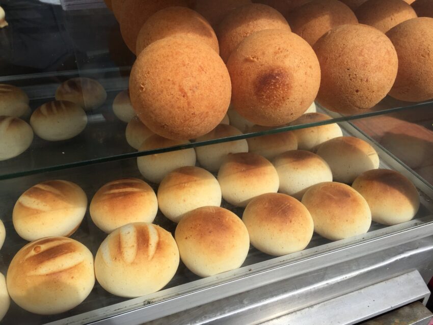 Traditional Colombian Foods, Pandebono