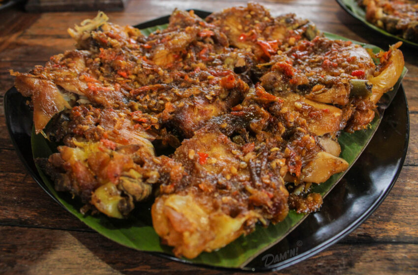 Traditional Bruneian Foods, Ayam Penyet